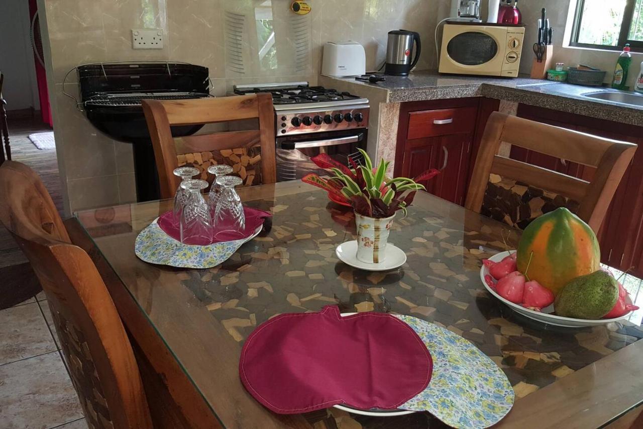 Gigi's Self Catering * Port Glaud