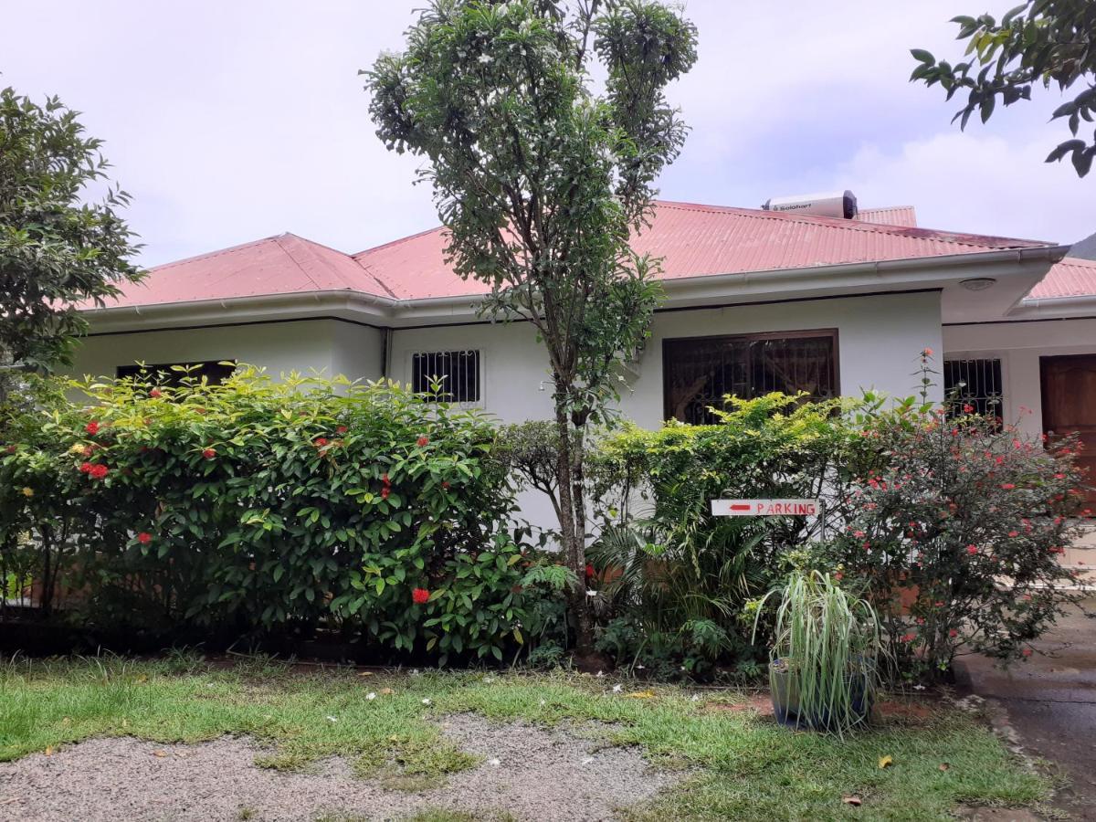 Апартаменты Gigi's Self Catering