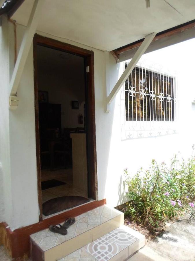 Gigi's Self Catering Апартаменты *